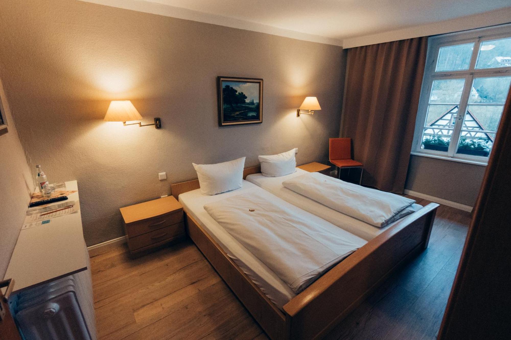 Gasthof Hotel Zur Post Egloffstein Esterno foto